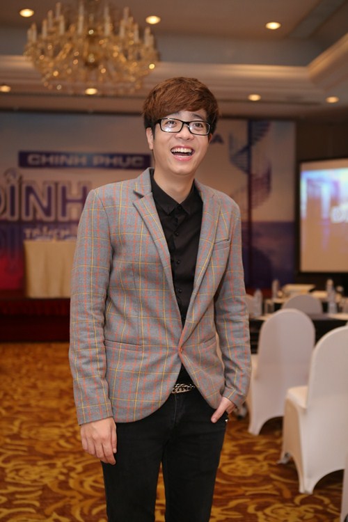 Bùi Anh Tuấn quot;đối đầuquot; với Nathan Lee - 1