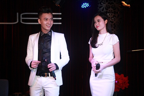 Ngô Kiến Huy hạnh phúc bên cạnh người yêu - 9