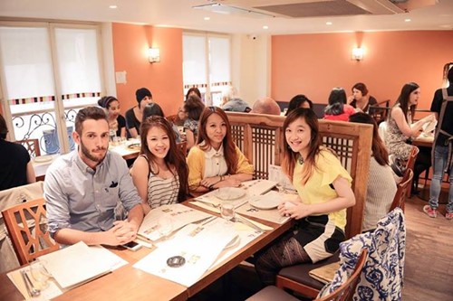 Cô gái Việt #039;hút mắt#039; giữa trời Paris - 4