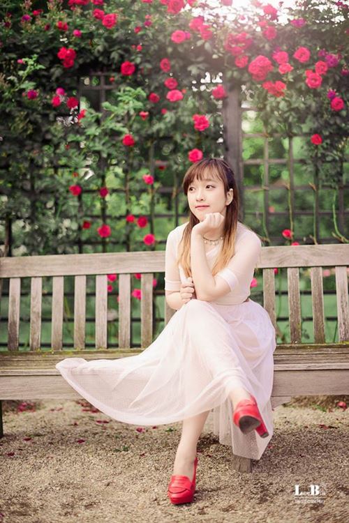 Cô gái Việt #039;hút mắt#039; giữa trời Paris - 1