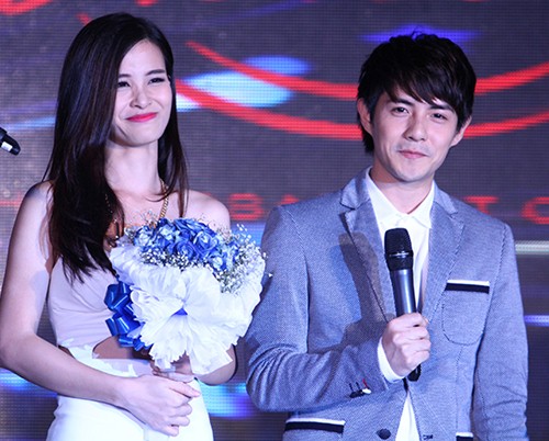 Thanh Hằng vui sướng ẵm giải Mỹ nhân của năm - 17