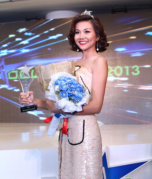 Thanh Hằng vui sướng ẵm giải Mỹ nhân của năm - 11