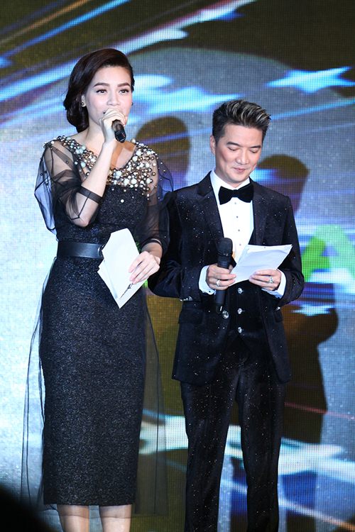 Thanh Hằng vui sướng ẵm giải Mỹ nhân của năm - 7