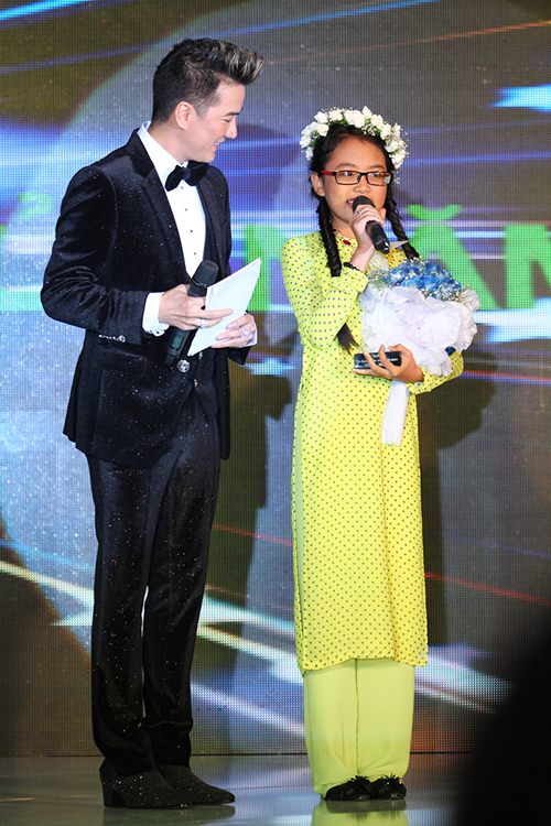 Thanh Hằng vui sướng ẵm giải Mỹ nhân của năm - 13