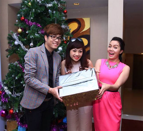 HH Diễm Hương diễu hành cùng đoàn thể thao VN - 4