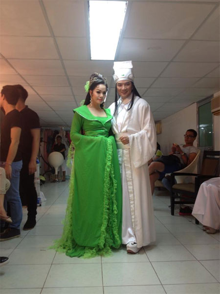 HH Diễm Hương diễu hành cùng đoàn thể thao VN - 8