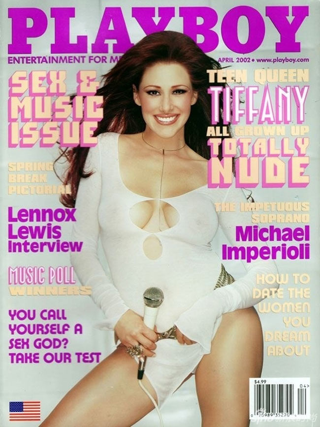 Tiffany khoe sức sống căng tràn quyến rũ trên trang bìa năm 2002.
