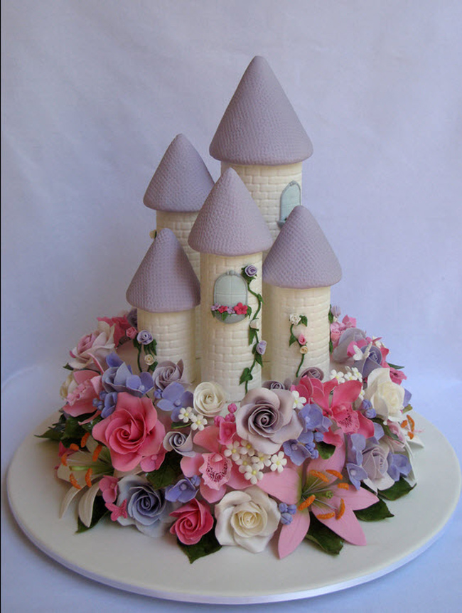 Những chiếc bánh sinh nhật dành cho các bé gái thường là rất đẹp, lỗng lẫy và nhiều màu sắc, kiểu dáng khác nhau.

Đây là một chiếc bánh có tạo hình lâu đài với đủ thứ màu hoa đang khoe sắc. Chắc chắn bé sẽ thích vô cùng. Với những bé gái yêu thích truyện cổ tích thì đây hẳn là một món quà đầy ý nghĩa trong sinh nhật của mình.
