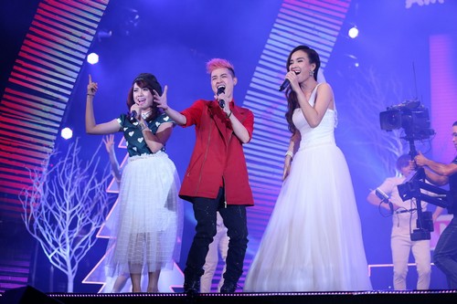 Hoàng Thùy Linh khóc trước tình cảm khán giả - 8