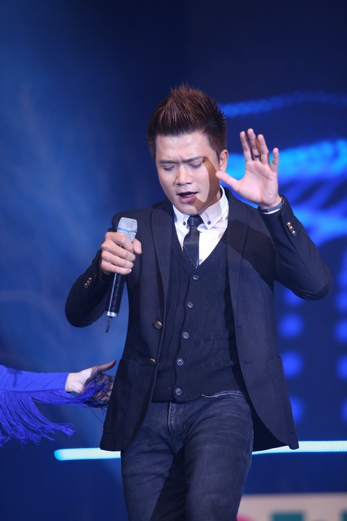 Hoàng Thùy Linh khóc trước tình cảm khán giả - 12