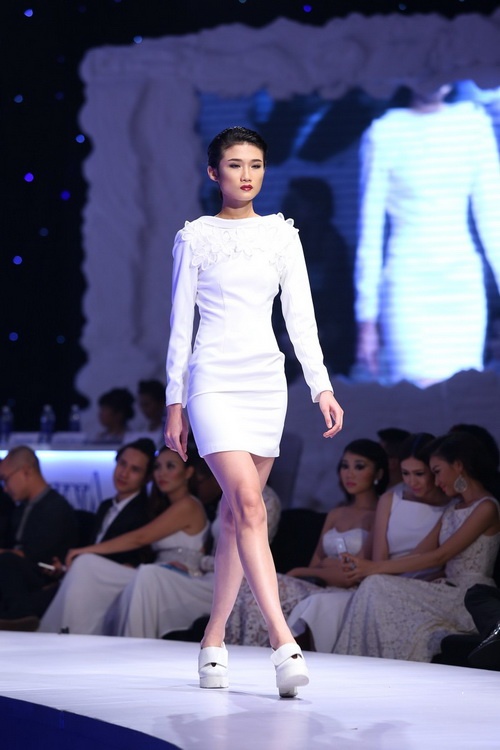 Võ Hoàng Yến gợi cảm với mốt #039;thả rông#039; - 15