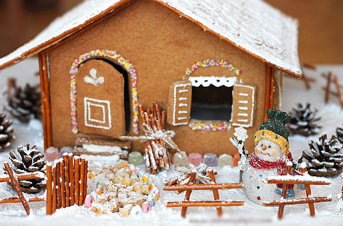 Bánh nhà gừng để bé mừng Noel - 1