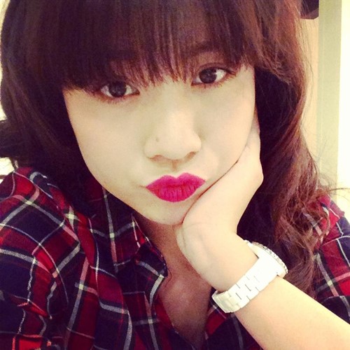 Cô nàng mũi to miệng rộng xinh như mộng - 10