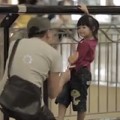Làm mẹ - Phụ huynh hết hồn với clip bắt cóc trẻ em