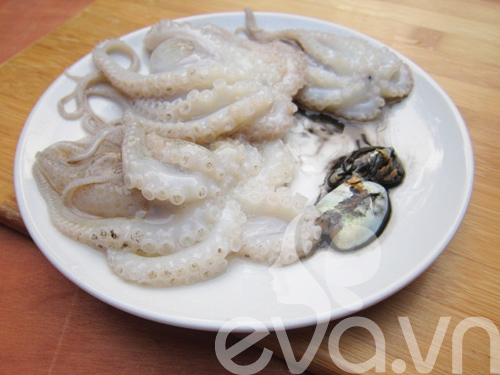 Đổi món với bạch tuộc nướng muối ớt - 2