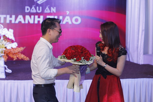 Thanh Thảo được người yêu quot;đại giaquot; hôn vội - 11