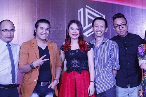 Thanh Thảo được người yêu quot;đại giaquot; hôn vội - 3