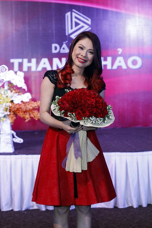 Thanh Thảo được người yêu quot;đại giaquot; hôn vội - 2