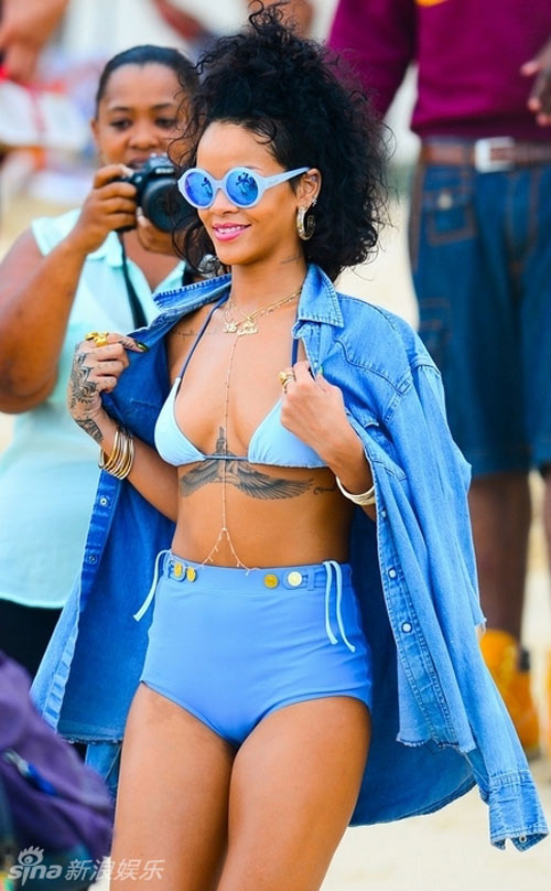 Rihanna is quot;popularquot; navy blue ʙικιɴι - 2