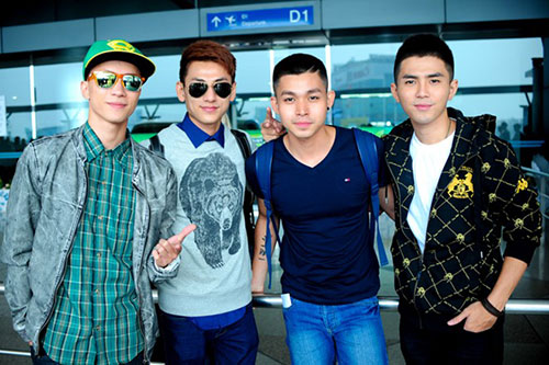 Phương Thanh hôn trượt Đan Trường giữa sân bay - 2