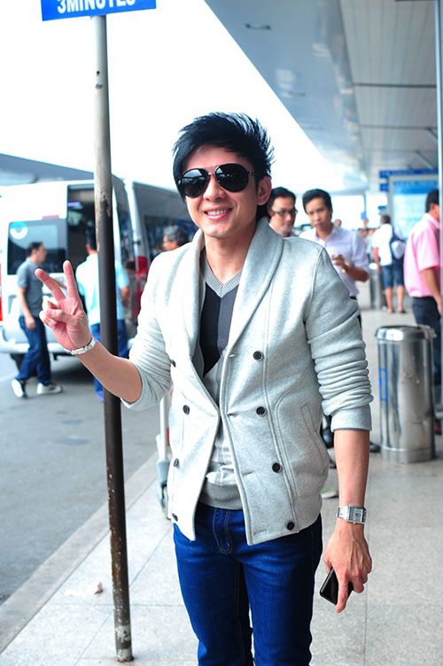 Phương Thanh hôn trượt Đan Trường giữa sân bay - 4