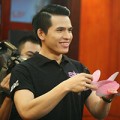 Xem & Đọc - Quốc Thiên lùi vào hậu trường làm trợ lý