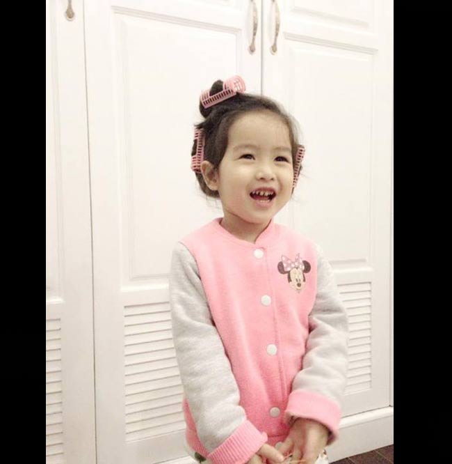Theo lời kể của HLV Giọng hát Việt nhí, con gái cô rất thích màu hồng.
