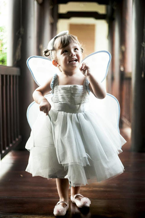 Váy xinh quot;ngắm mãi không chánquot; của con gái Hồng Nhung - 4