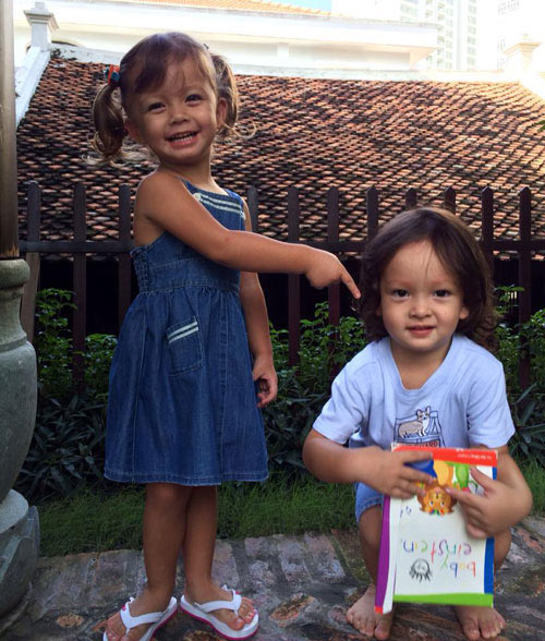 Váy xinh quot;ngắm mãi không chánquot; của con gái Hồng Nhung - 8