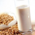 Sức khỏe - Sữa đậu nành tốt cho phụ nữ mãn kinh