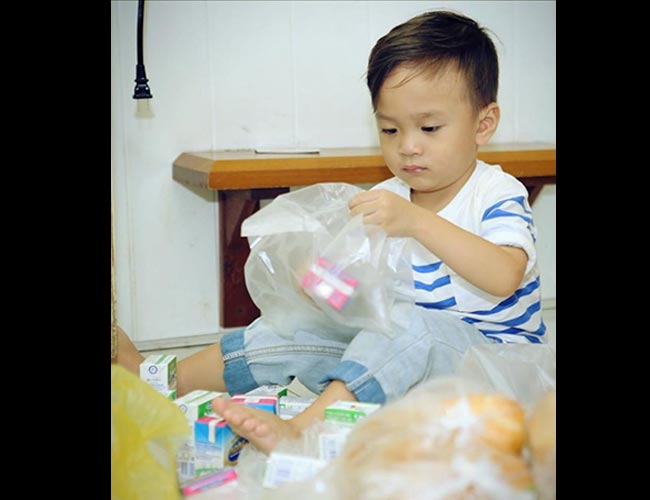 Jacky Minh Trí hiện đã được gần 3 tuổi, rất quấn Thanh Thảo và không rời nửa bước.
