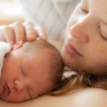 Bà bầu - Mở cánh cửa phòng đẻ, xem những "tai nạn" khó đỡ