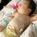 Làm mẹ - Bé sơ sinh sống sót sau 3 ngày kẹt dưới xác cha