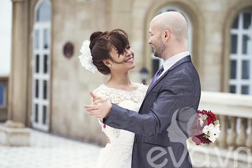 Cô gái xinh đẹp lấy chồng Tây không cần cưới rình rang - 2