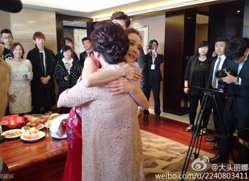 Chae Rim được chồng quỳ gối đi giày trong đám cưới - 10