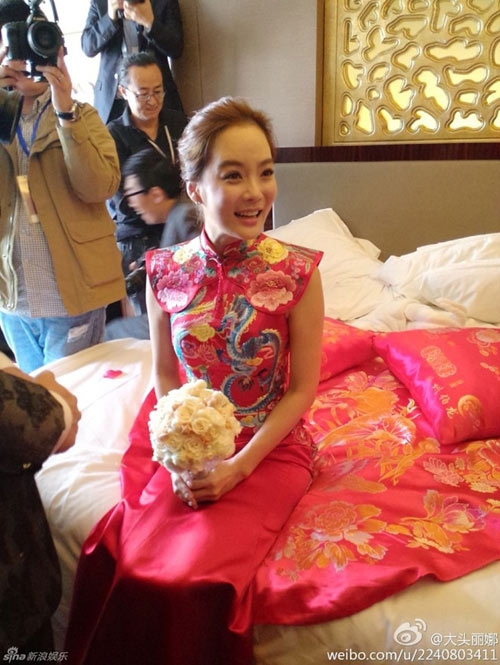 Chae Rim được chồng quỳ gối đi giày trong đám cưới - 7