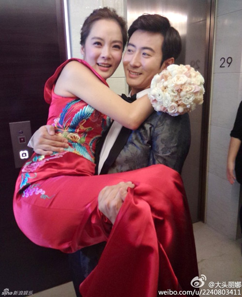 Chae Rim được chồng quỳ gối đi giày trong đám cưới - 8