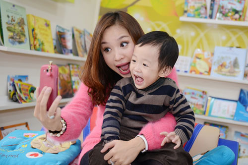Những biên tập viên khéo chăm con nhất nhì VTV - 10