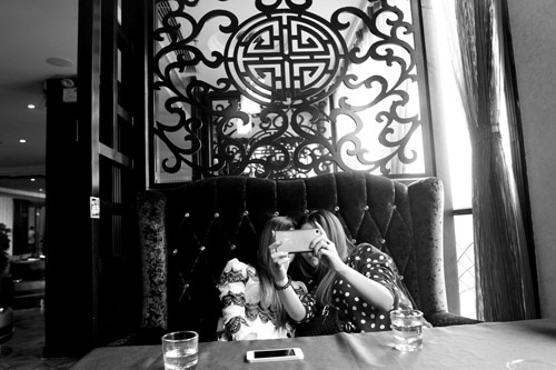 Cảm động ngắm cảnh hẹn hò của cặp đôi đồng tính - 3