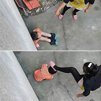 TQ: Phẫn nộ với loạt ảnh mẹ đánh con túi bụi