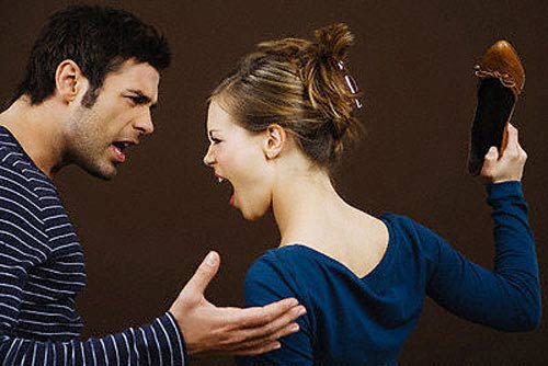 Ở đâu cái kiểu vợ đánh chồng tím tái mặt thế? - 1