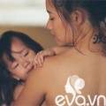 Làm mẹ - Bộ ảnh đầy sâu lắng về cuộc sống của “Gà mái” chăm con