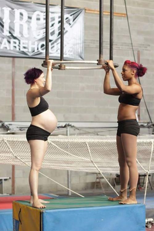 Choáng với mẹ bầu 39 tuần vẫn nhào lộn trên không - 1