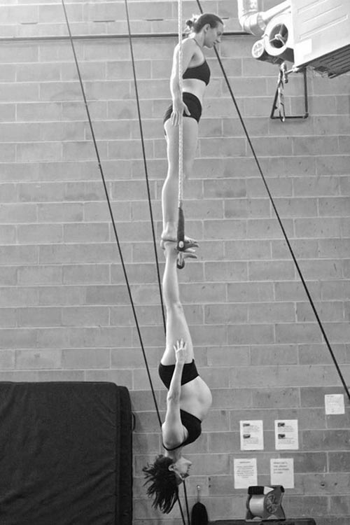 Choáng với mẹ bầu 39 tuần vẫn nhào lộn trên không - 5