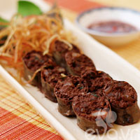 Tự tay làm dồi heo luộc đãi cả nhà