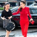 Làng sao - Hồ Ngọc Hà đưa đón Giang Hồng Ngọc bằng xế sang