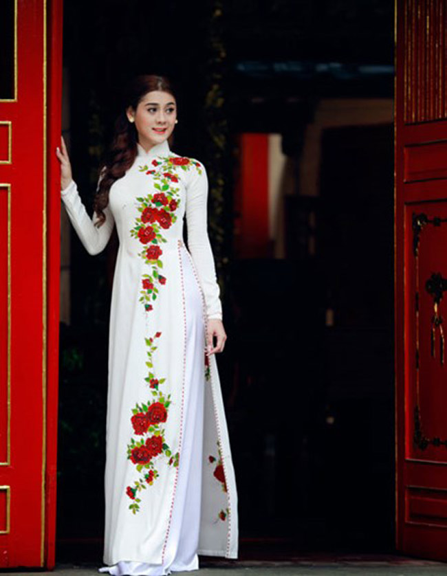 Áo dài là trang phục mà Lâm Chi Khanh yêu thích
