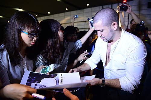 Shayne Ward ghi điểm tuyệt đối trong lòng fan Việt - 9