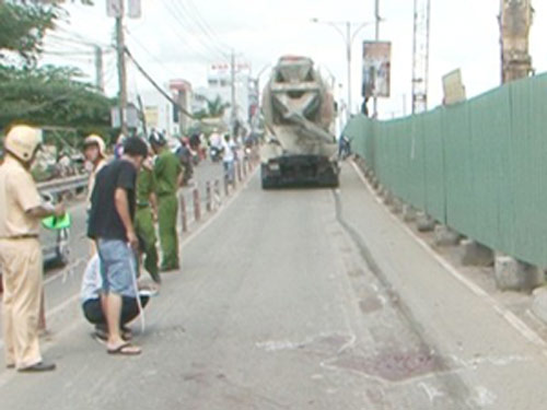 Thai phụ tử vong trên đường đi sinh, bé sơ sinh văng ra ngoài - 1