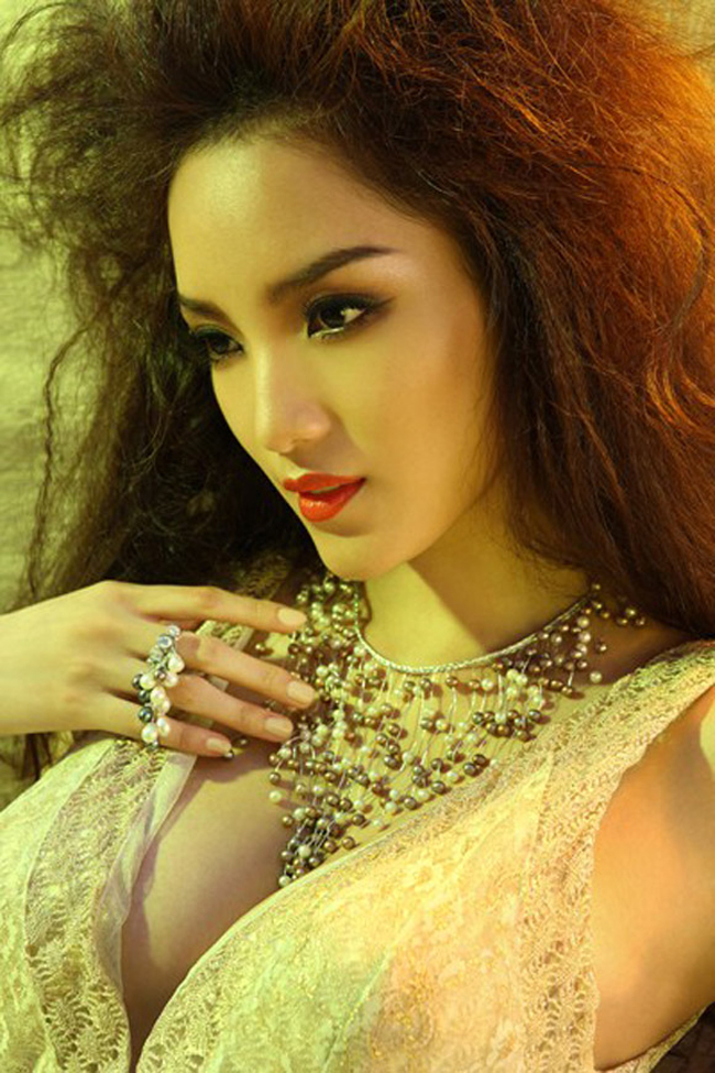 Huỳnh Bích Phương từng được ví von với Hoa hậu Thế giới Trương Tử Lâm nhờ vẻ đẹp hoàn hảo không dao kéo.
